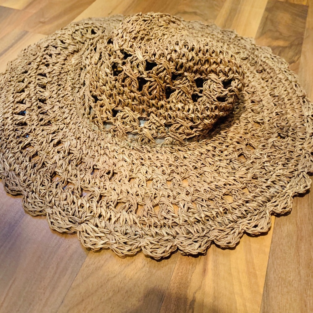 Floppy beach hat